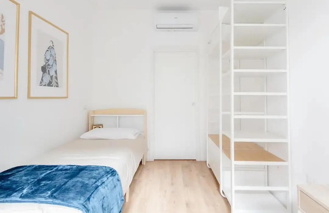 Giro 58, 2 Bedroom Apartament, Close To San Siro, Fiera And 10 Min Metro To Duomo-1