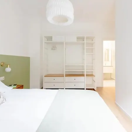 Giro 58, 2 Bedroom Apartament, Close To San Siro, Fiera And 10 Min Metro To Duomo-2